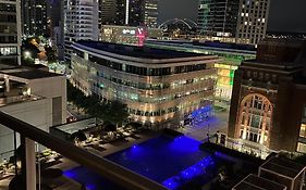 Downtown Dallas Apt With View Walking Distance To Aac With Free Parking Pool Wifi